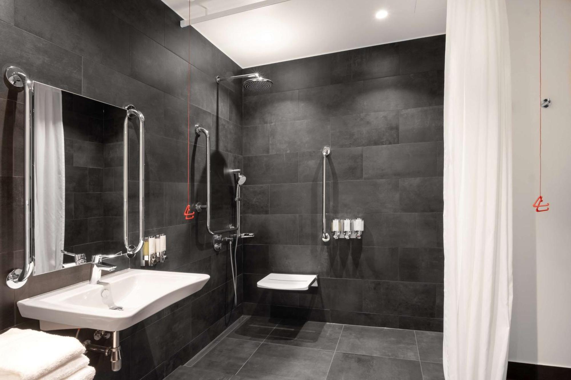 Hampton By Hilton 4*