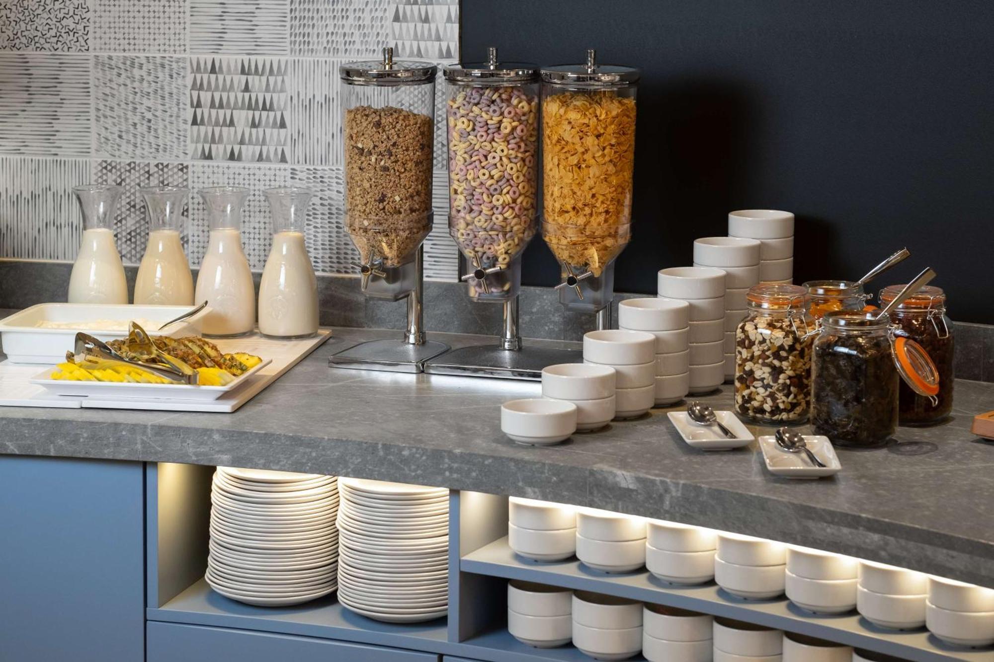 Hampton By Hilton Hotel 4*