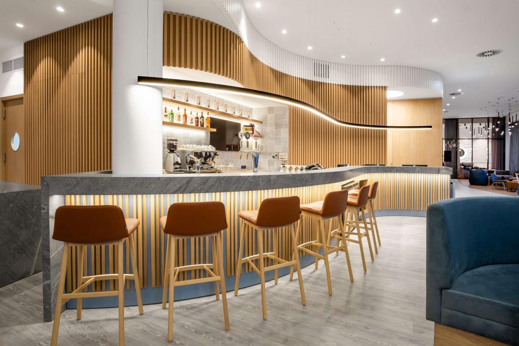 Hampton By Hilton 4*